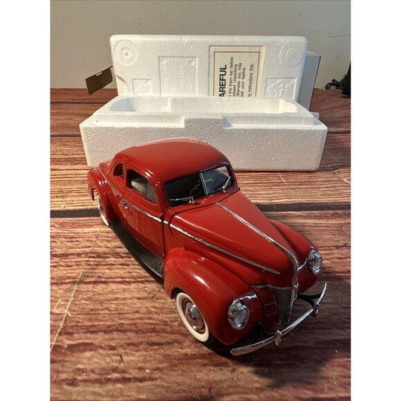Danbury Mint Diecast Metal Red 1940 Ford Deluxe Coupe Car 1:24 Scale With Box - Picture 5 of 11